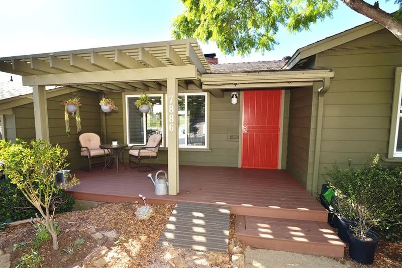 7886 Normal Ave., La Mesa, CA 91941