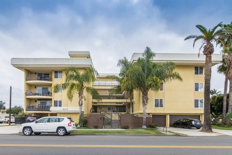 4205 Lamont Street 14, San Diego, CA 92109