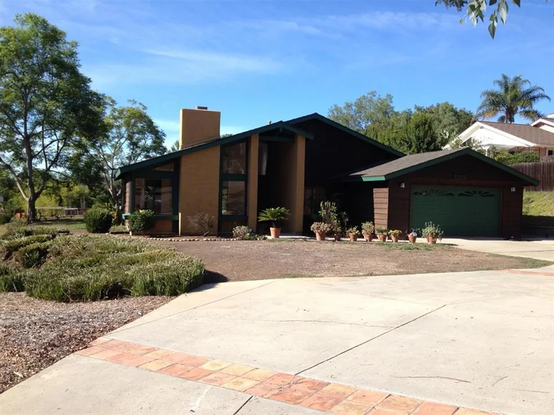 1164 Range View Rd, Vista, CA 92084