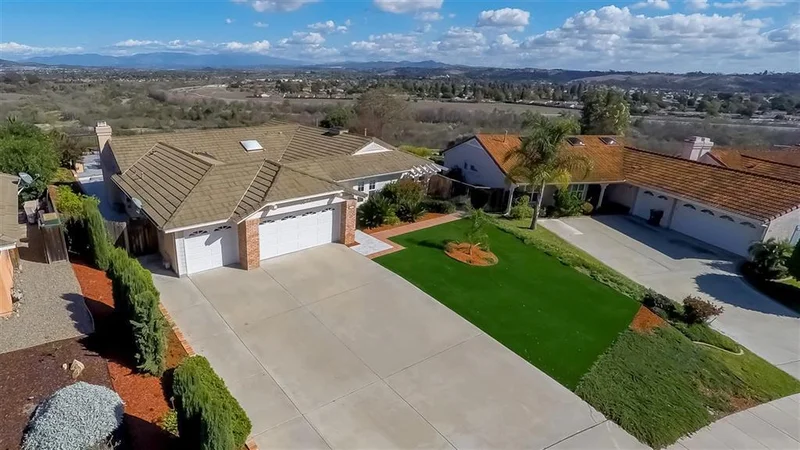 858 Rivertree, Oceanside, CA 92058