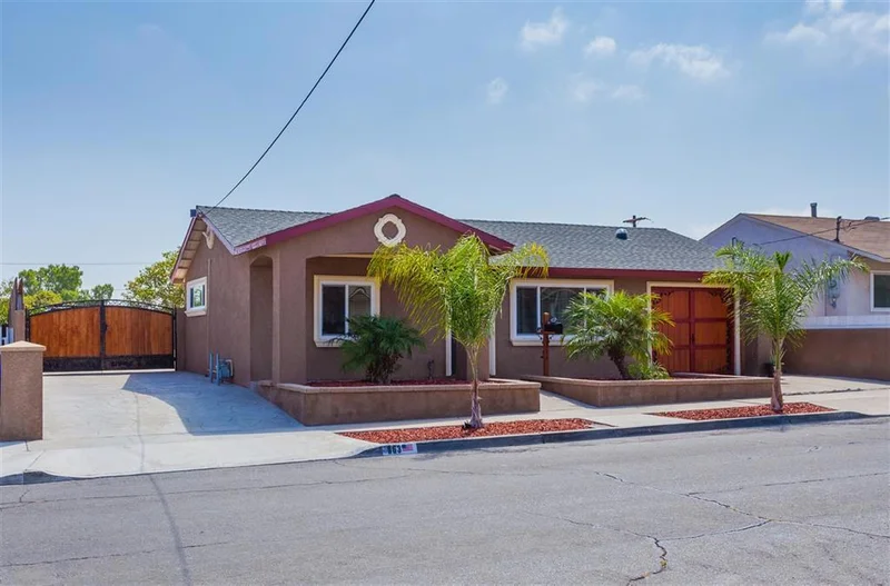 863 Glencoe, San Diego, CA 92114