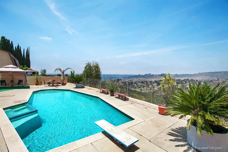 6218 Oakridge Rd, San Diego, CA 92120