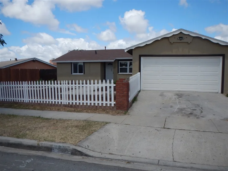 7946 Skyline Dr, San Diego, CA 92114