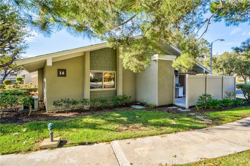 8644 Portola 14A, Huntington Beach, CA 92646