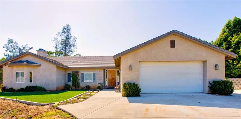 10334 Burned Oak Lane, Escondido, CA 92026