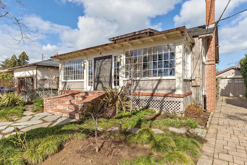 116 Victoria, Burlingame, CA 94010