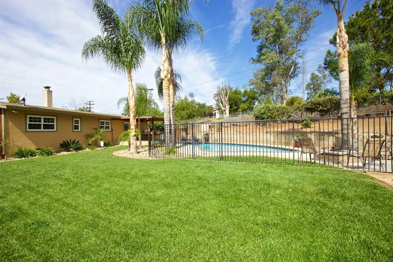 11515 Pinehurst Drive, Lakeside, CA 92040
