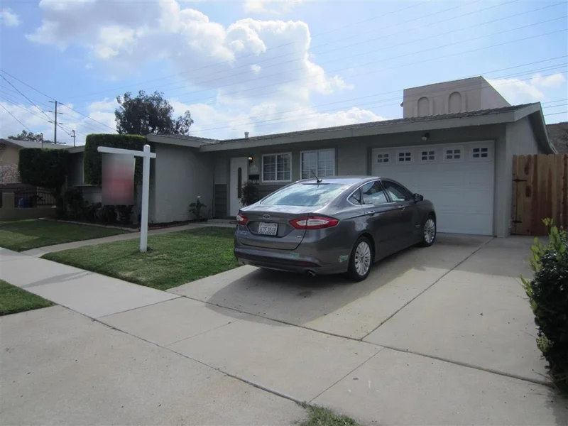 5531 Bergen, San Diego, CA 92117