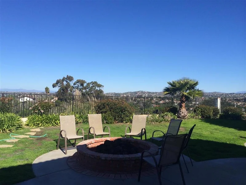 882 Robert Ln, Encinitas, CA 92024
