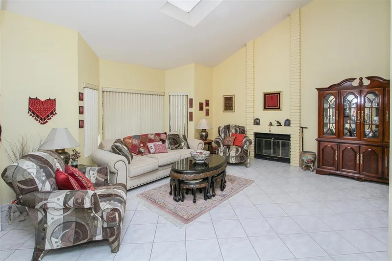 11734 Calle Vivienda, San Diego, CA 92128