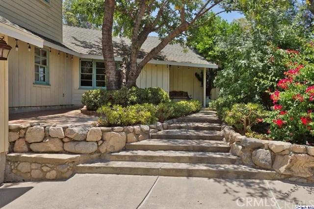 10412 Hillhaven, Tujunga, CA 91042