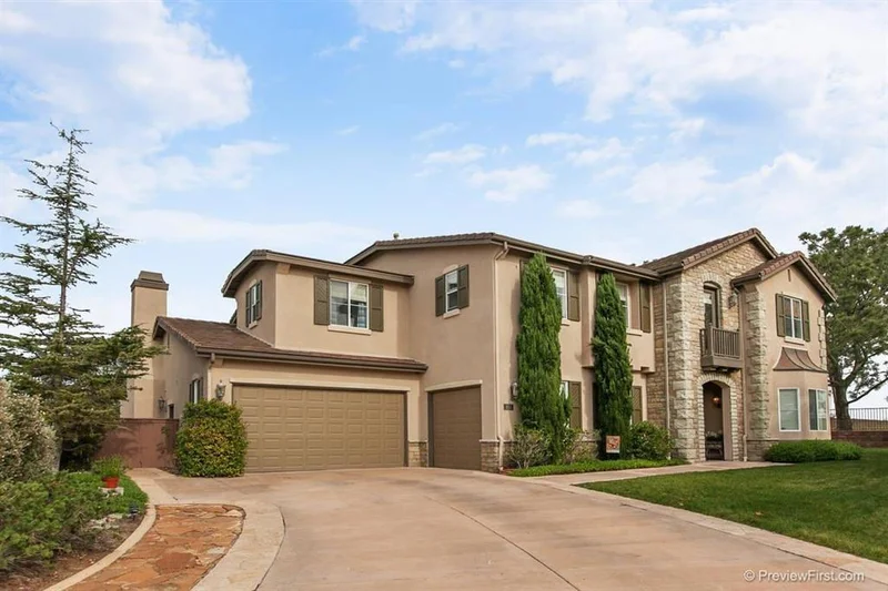 851 Lynwood Drive, Encinitas, CA 92024
