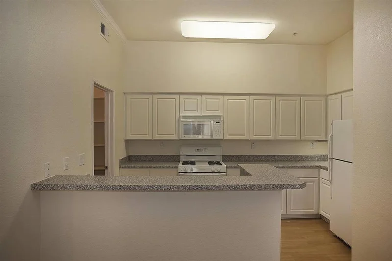 12364 Carmel Country #C303, San Diego, CA 92130