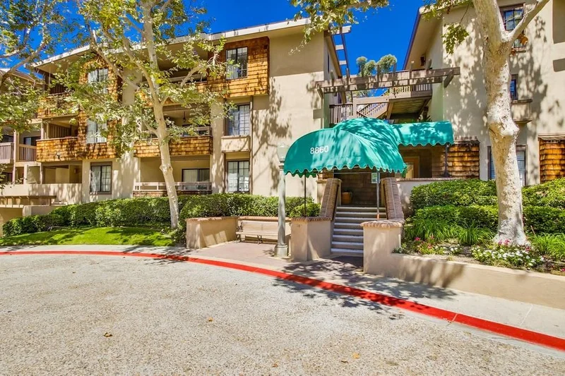 8860 Villa La Jolla #203, La Jolla, CA 92037