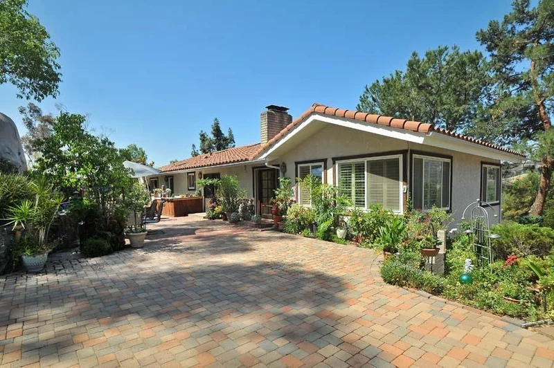 11415 Oak Creek Dr., Lakeside, CA 92040