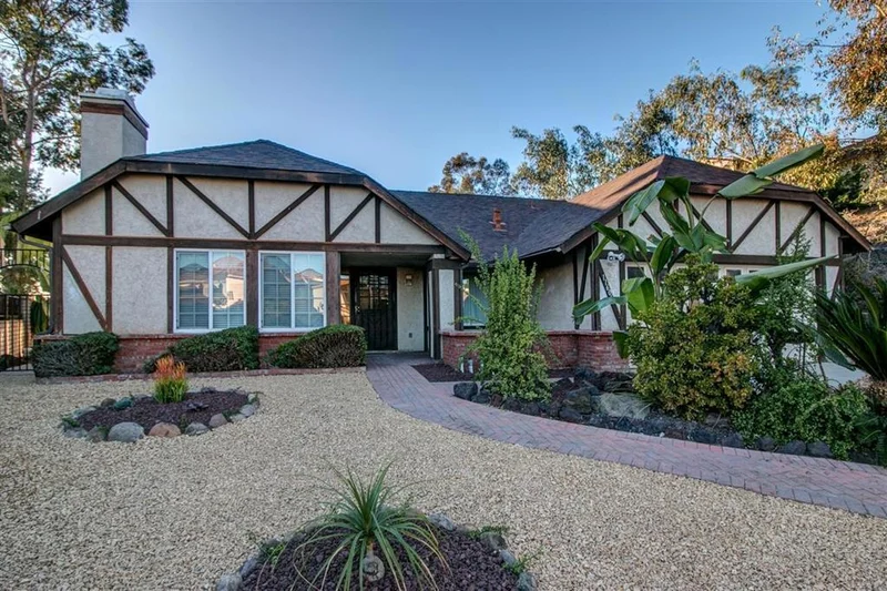 11606 Joyas Court, San Diego, CA 92124