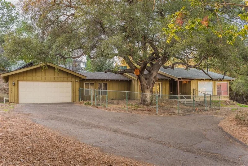 11725 Johnson Lake Rd., Lakeside, CA 92040