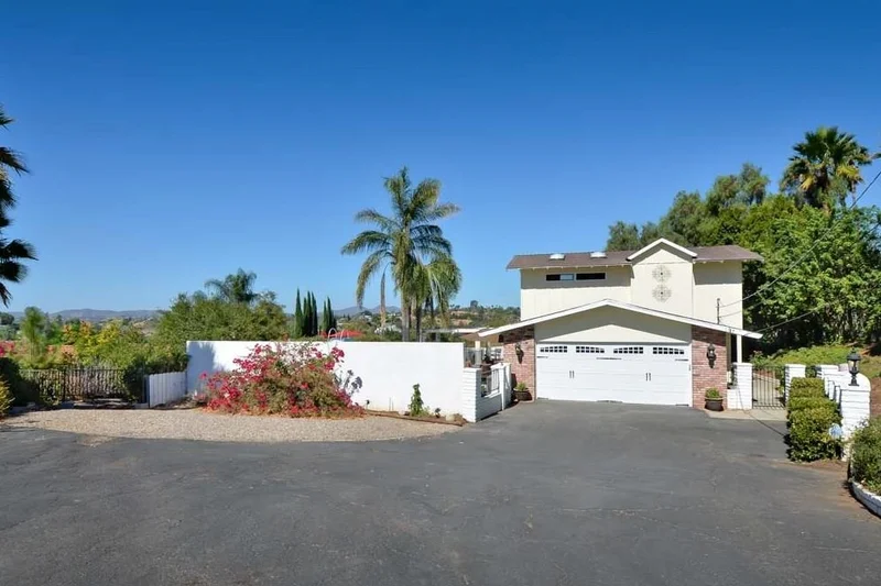 1127 Valencia Dr., Escondido, CA 92025