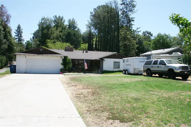 8973 Emerald Grove Ave, Lakeside, CA 92040