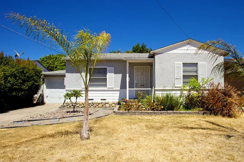 4525 Olive Ave, La Mesa, CA 91942
