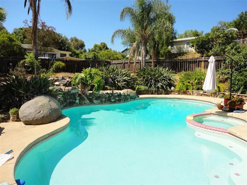 1019 5th Avenue, Escondido, CA 92025
