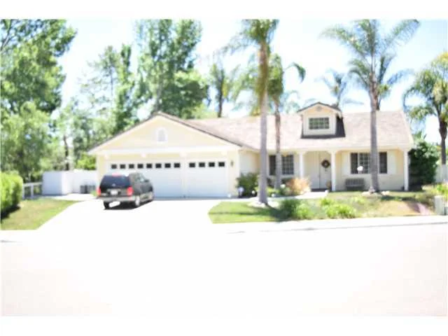 105 Brava Place, Escondido, CA 92026