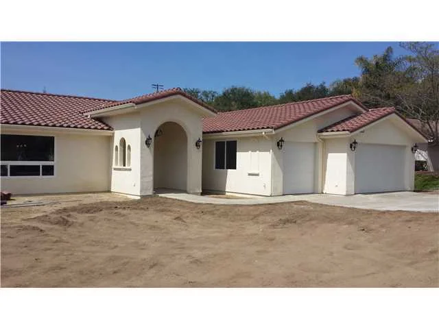 10133 Meadow Glen Way E, Escondido, CA 92026