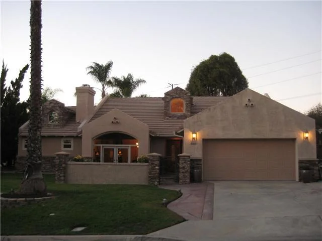 560 Valley Grove Lane, Escondido, CA 92025