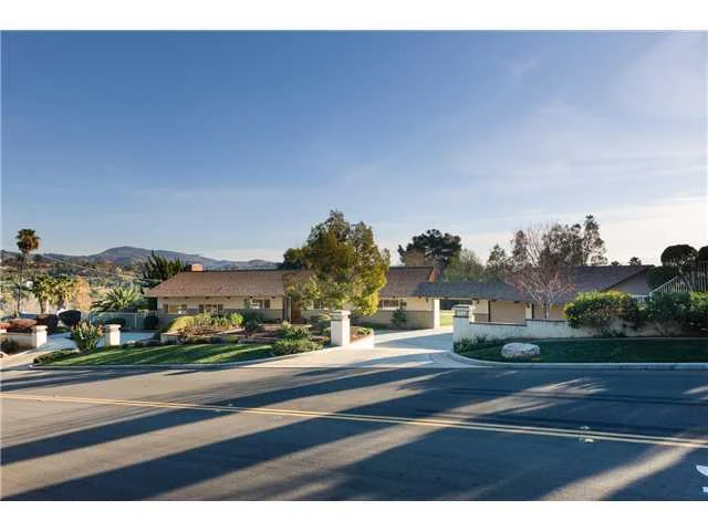 2709 Royal Crest Drive, Escondido, CA 92025