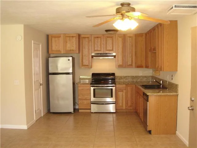425 Autumn Drive 13, San Marcos, CA 92069