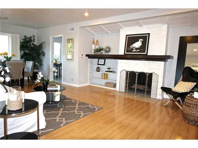 11908 Oxnard Street, North Hollywood, CA 91606