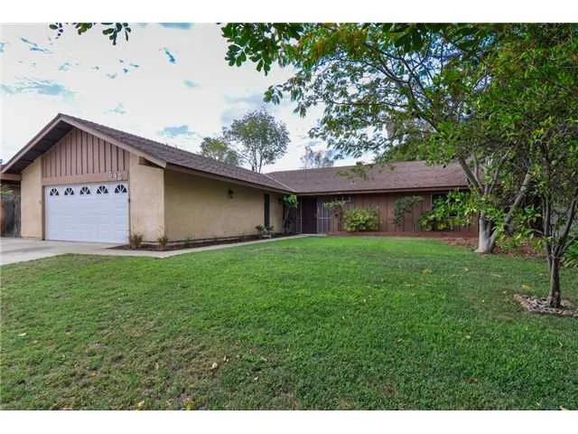 545 Howe Place, Escondido, CA 92025