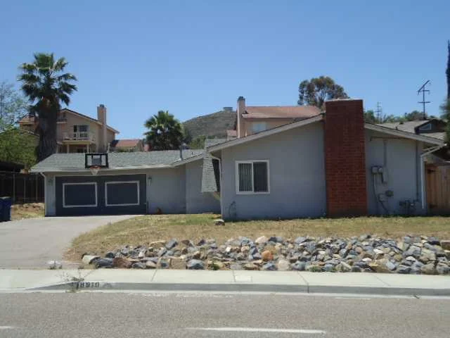8910 Los Coches Road, Lakeside, CA 92040