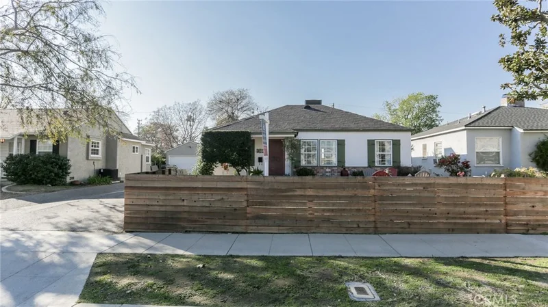 5527 Strohm, North Hollywood, CA 91601