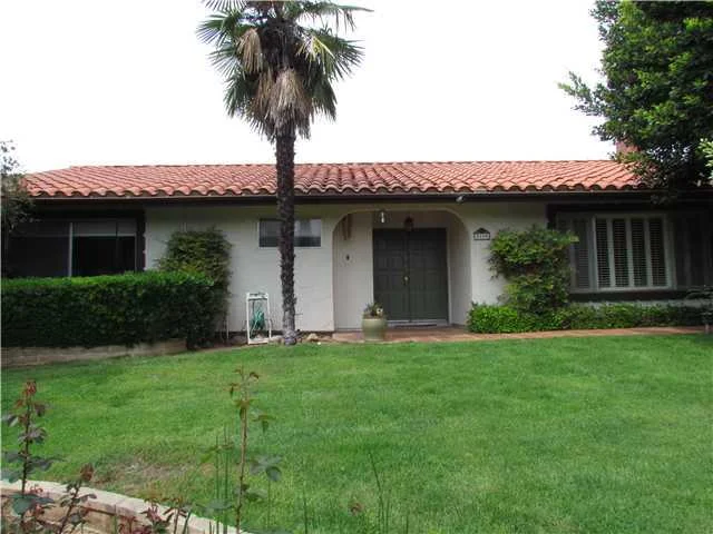 2690 Rosehill Road, Escondido, CA 92025