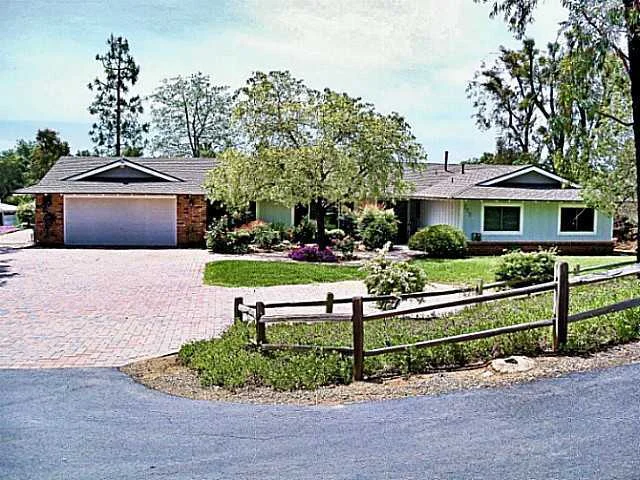 555 Arabian Ranch Way, Vista, CA 92084