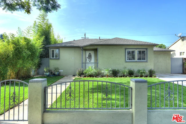 2707 Barry, Los Angeles, CA 90064