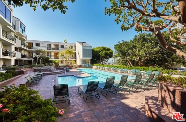 2940 Neilson #201, Santa Monica, CA 90405