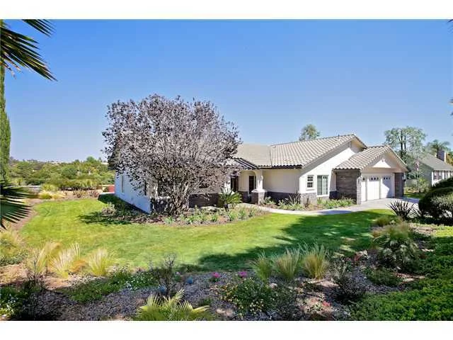 902 Scandia Court, Escondido, CA 92025
