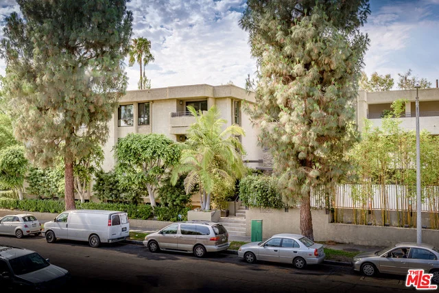 11640 Woodbridge #301, Studio City, CA 91604
