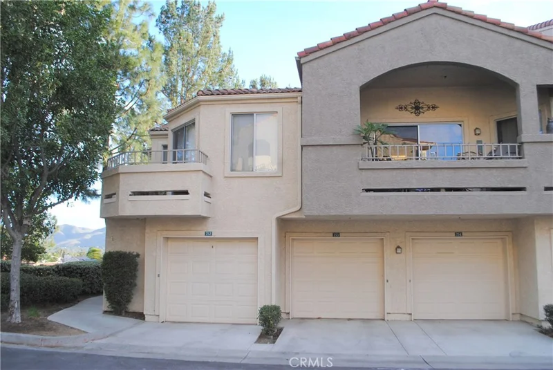 1001 La Terraza #101, Corona, CA 92879