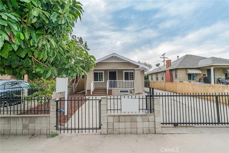 1142 71st, Los Angeles, CA 90044