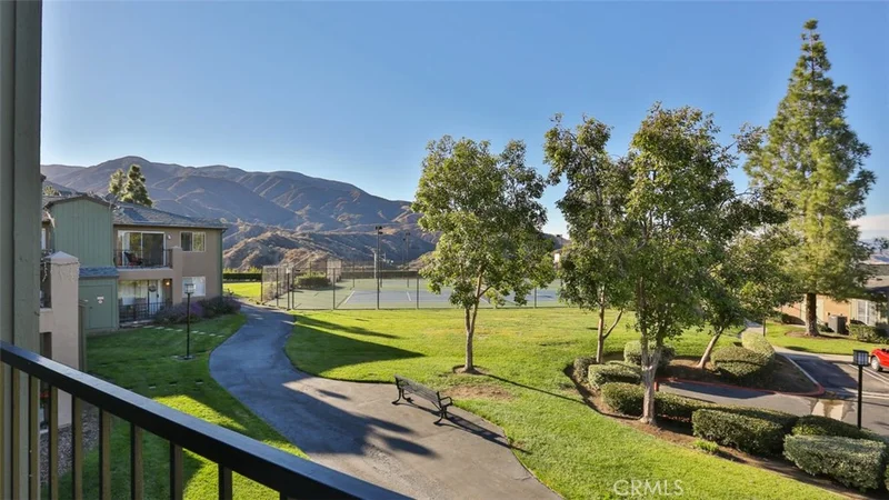 2592 Avenida Del Vista #H204, Corona, CA 92882