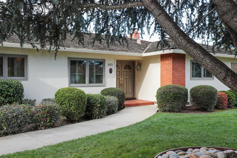 461 Hacienda Way, Los Altos, CA 94022