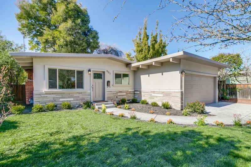907 Christopher, Menlo Park, CA 94025