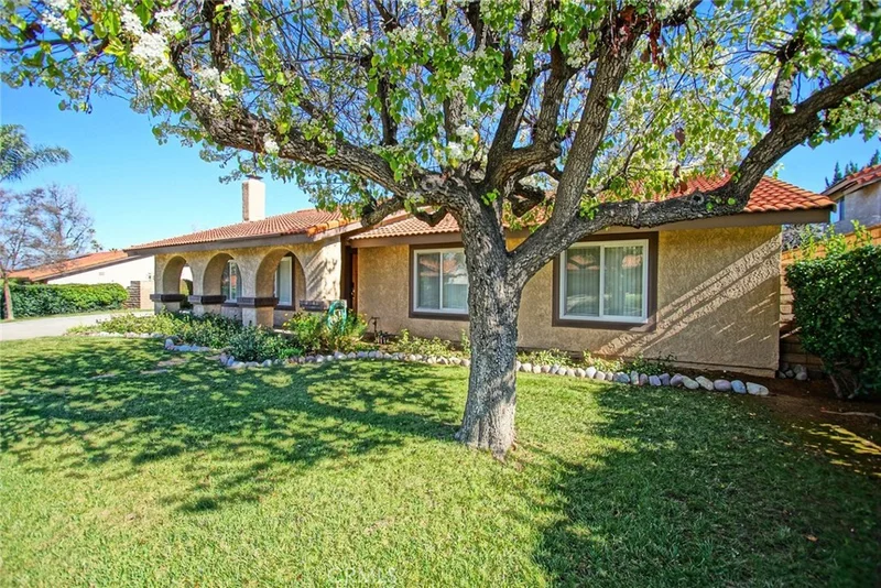 423 Clover, Redlands, CA 92373