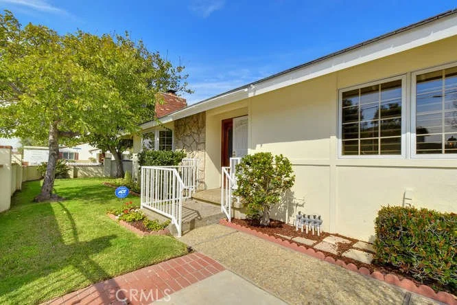 302 22nd, Costa Mesa, CA 92627