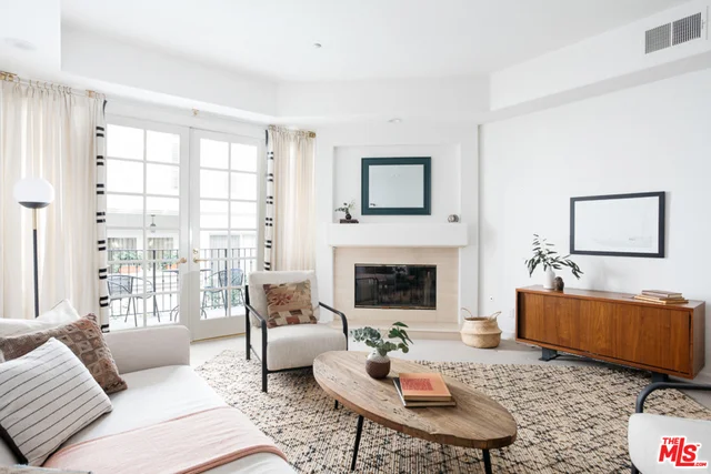 11680 Montana Avenue 205, Los Angeles, CA 90049