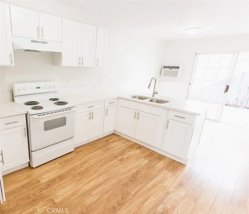 521 S Lyon Street 84, Santa Ana, CA 92701
