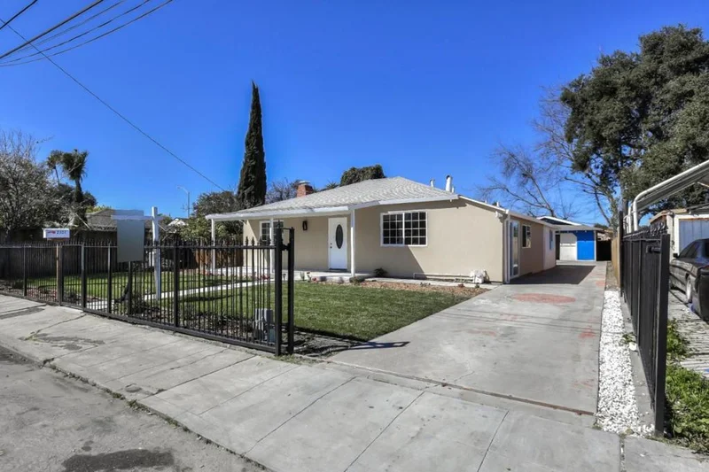 2301 Poplar, East Palo Alto, CA 94303